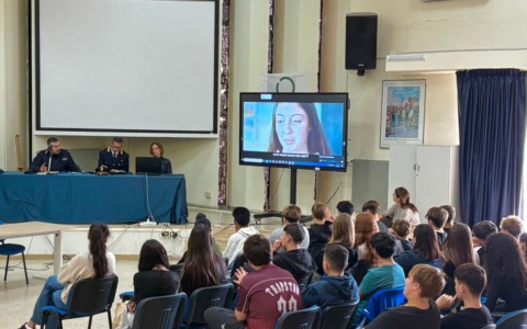 La Polizia di Stato incontra gli studenti per un progetto di educazione civica e prevenzione sociale