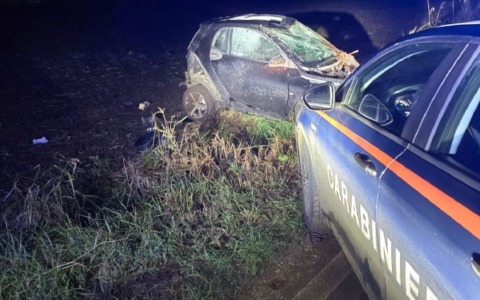 Non si ferma all’alt dei Carabinieri e si schianta: grave un 27enne