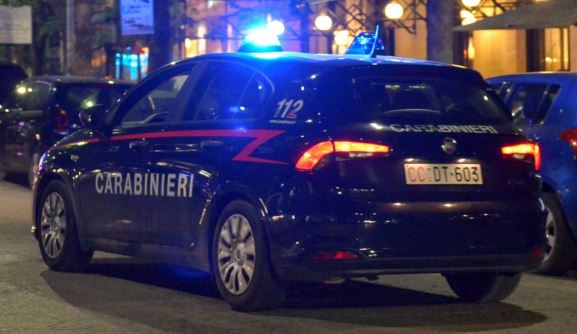 Furto al supermercato “Carrefour”, ladri in fuga