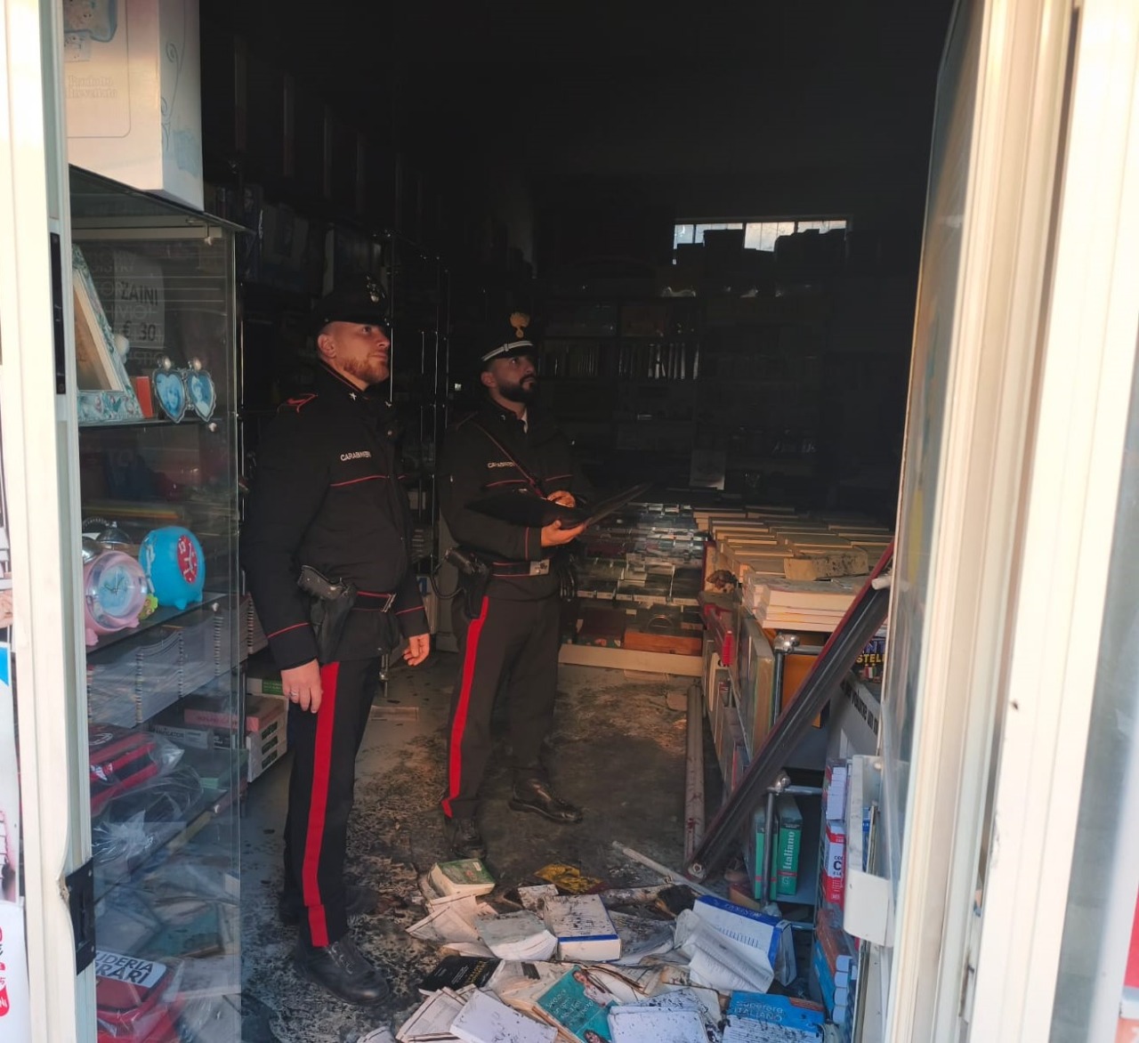 Incendio in una libreria del centro: i Carabinieri evitano il propagarsi delle fiamme