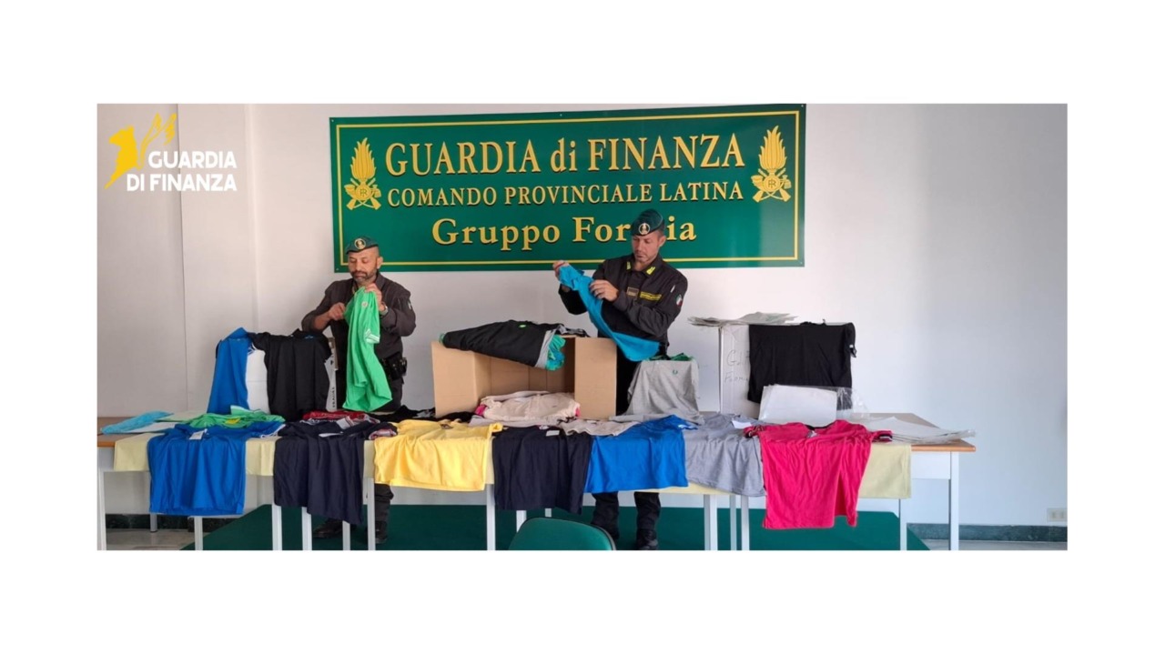 Donati capi di abbigliamento sequestrati dalla Guardia di Finanza alla Caritas Diocesana