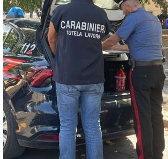 Controllo dei Carabinieri in azienda agricola, titolare denunciato