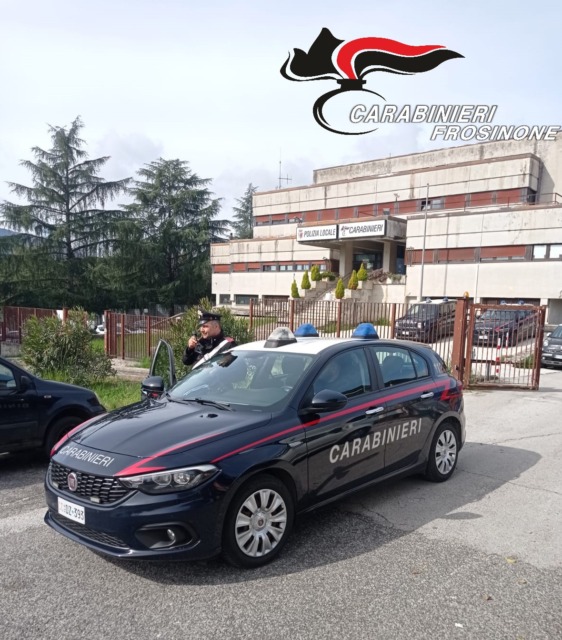 Schiaffi e minacce anche davanti ai figli minori, allontanato marito violento