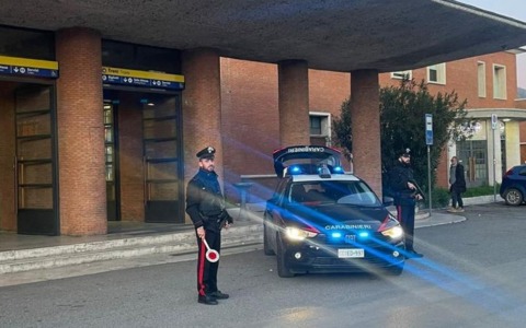 Ruba ai viaggiatori sul treno per Roma, arrestato da un carabiniere libero dal servizio