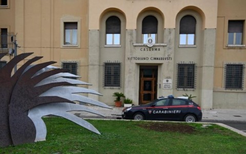 Si finge titolare di un’agenzia di pratiche amministrative, era una truffa