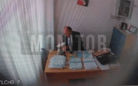 L’arresto di Enrico Tiero, a Monitor le immagini inedite: “Ecco il politico che spacca la telecamera degli investigatori”