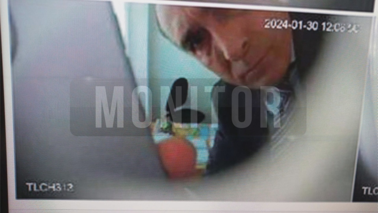 L’inchiesta su Enrico Tiero, ecco le immagini inedite: “Lo avvertono e trova la microtelecamera degli investigatori”