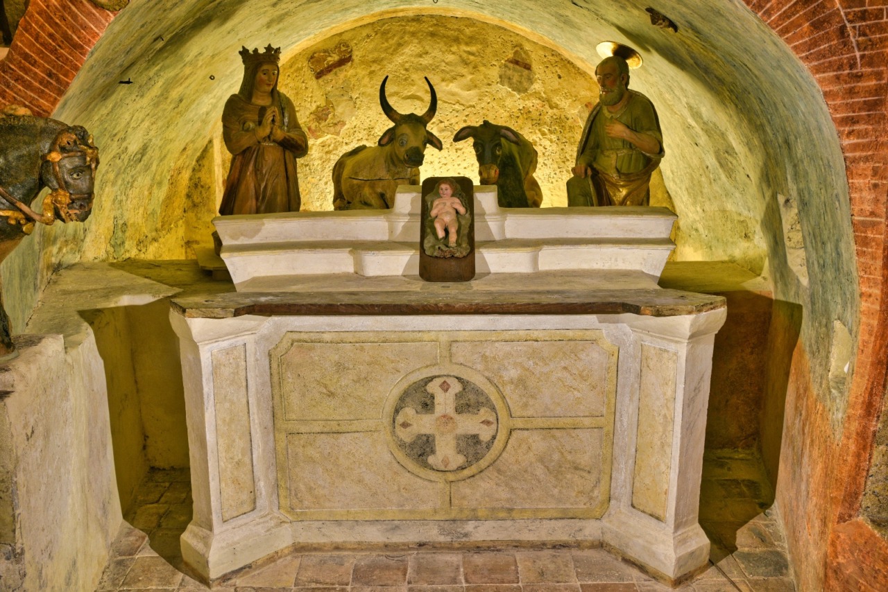 Un francobollo dedicato al presepe in terracotta di Maranola