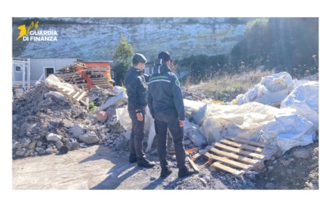 Sequestrata discarica abusiva con tonnellate di rifiuti, anche speciali