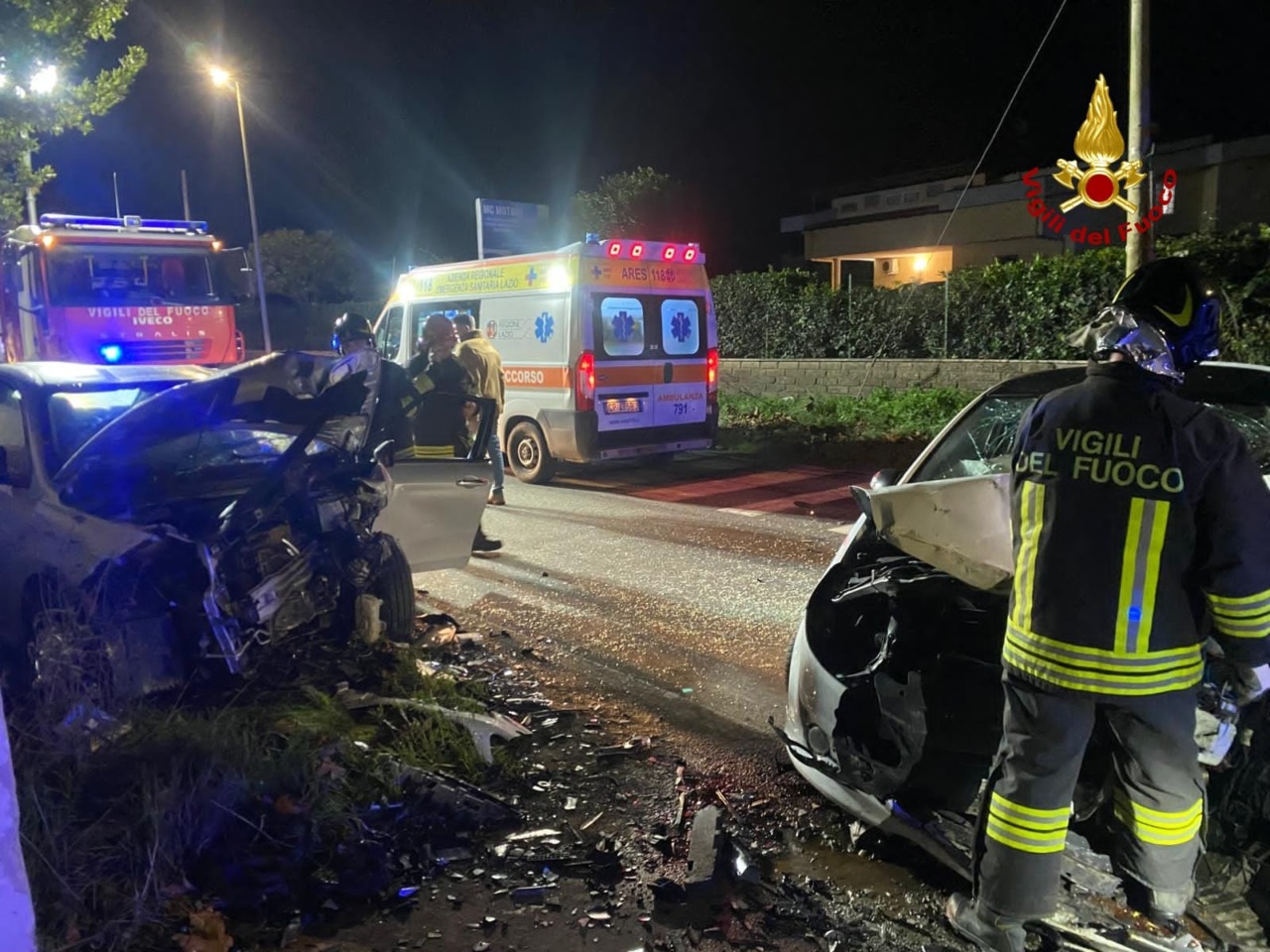 Incidente mortale in via Scipione Borghese, vittima un 19enne. Feriti gli amici