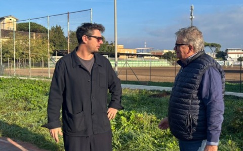 Completata la nuova recinzione tra scuola e campo sportivo a beneficio della comunità