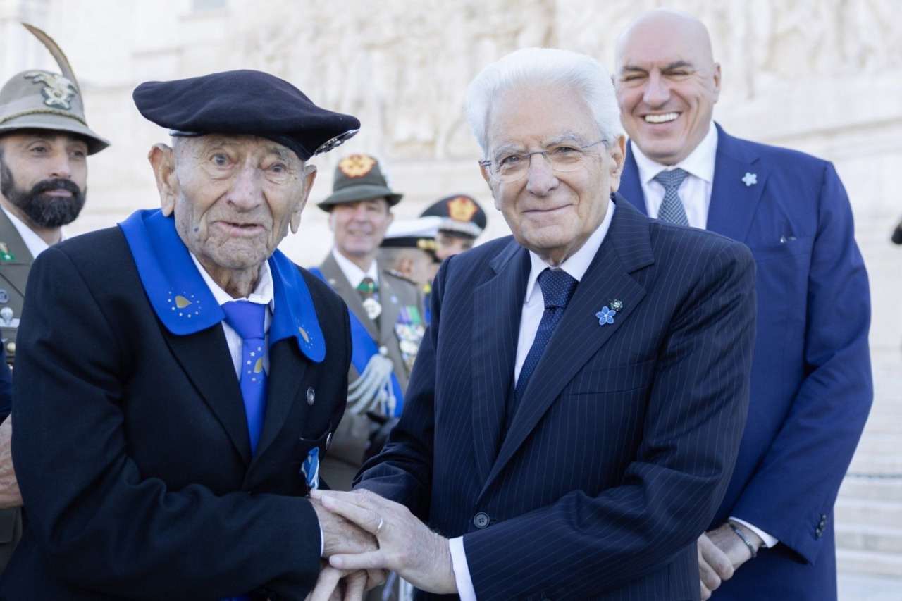 Ivo Castellucci festeggia 104 anni con la stretta di mano del Presidente della Repubblica Sergio Mattarella