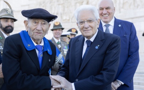 Ivo Castellucci festeggia 104 anni con la stretta di mano del Presidente della Repubblica Sergio Mattarella