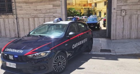Si aggira in modo sospetto in viale Le Corbusier, fermato per un controllo