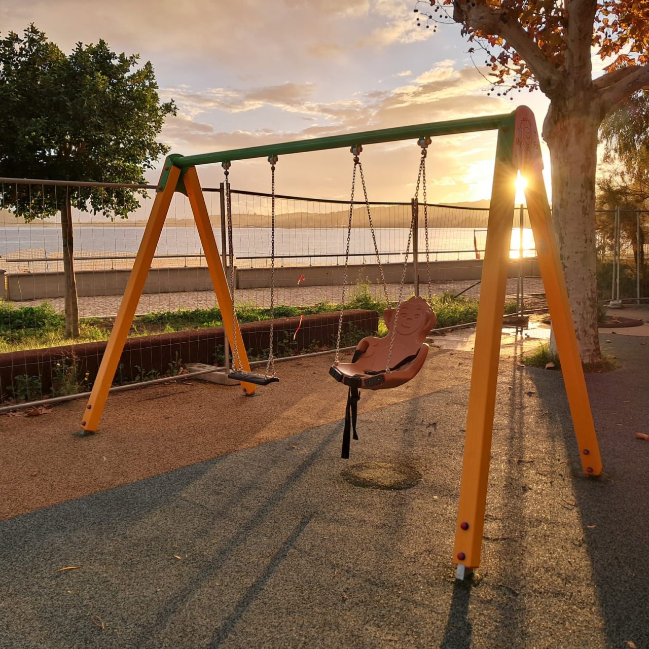 La nuova giostrina inclusiva nell’area giochi della Pineta di Vindicio