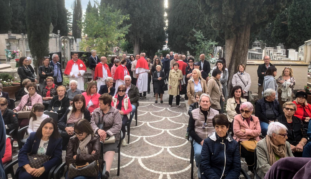 La “Casa della speranza”, grande partecipazione alla Messa per i defunti nella restaurata chiesa del cimitero