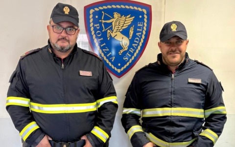 Auto del trasporto organi in panne, viaggio della speranza salvato dalla Polizia Stradale