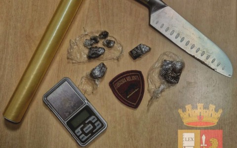 A quindici anni gestiva un giro di spaccio, denunciata