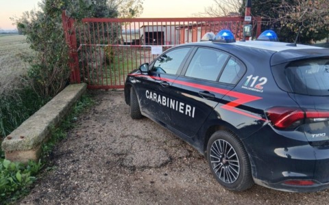 Ucciso e abbandonato in strada