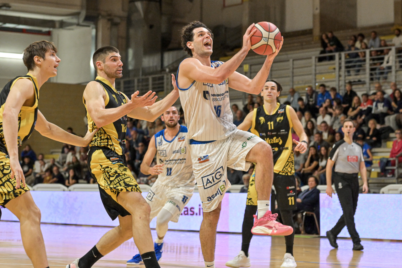 Benacquista Latina batte Imola (79-72) e resta al comando