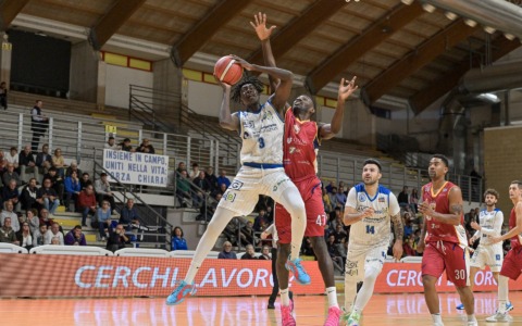 Benacquista Latina-Virtus Roma 80-89. Ai capitolini il derby d’alta quota