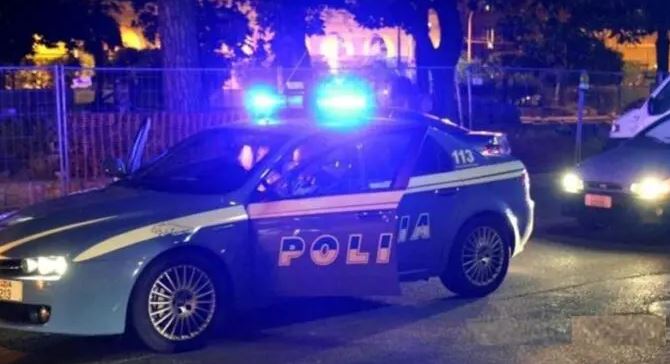 Rissa tra stranieri alle autolinee, aggrediti gli agenti. Arrestato un nordafricano