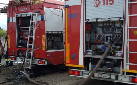 Incendio in una palazzina Ater, salvate due persone