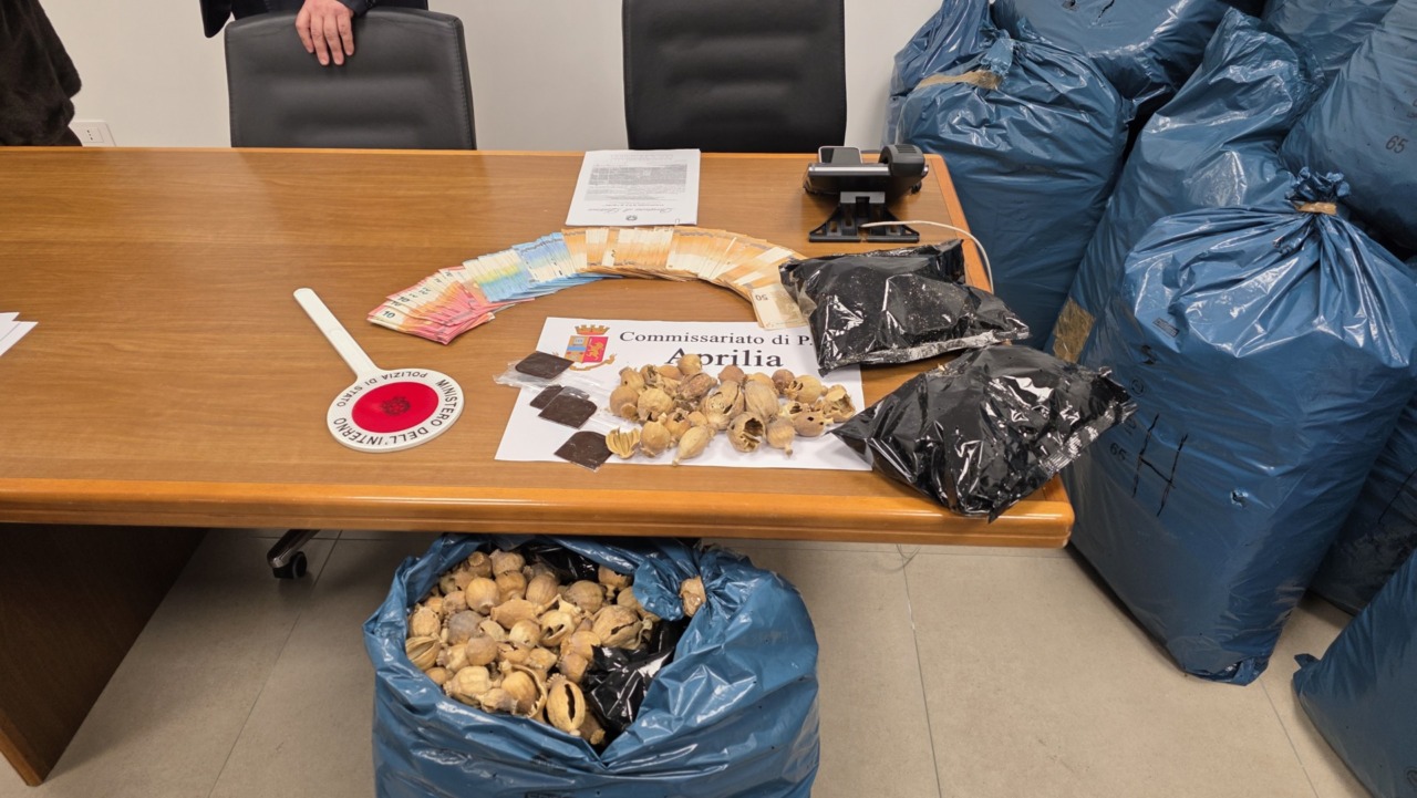 Bloccato sulla Pontina con 54 kg di oppio, arrestato. LE INTERVISTE