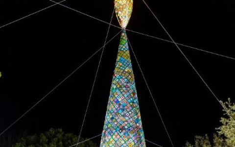 L’albero ad uncinetto più grande d’Italia