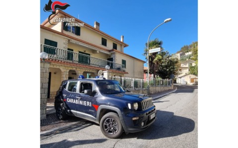 Spendita di banconote false e resistenza a PU, arrestato