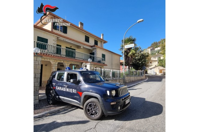 Spendita di banconote false e resistenza a PU, arrestato