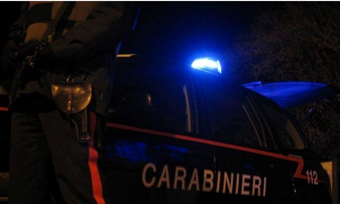Aggredisce la moglie e minaccia i Carabinieri, arrestato un uomo di 42 anni