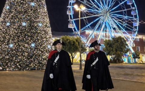I controlli dei Carabinieri in centro in grande uniforme