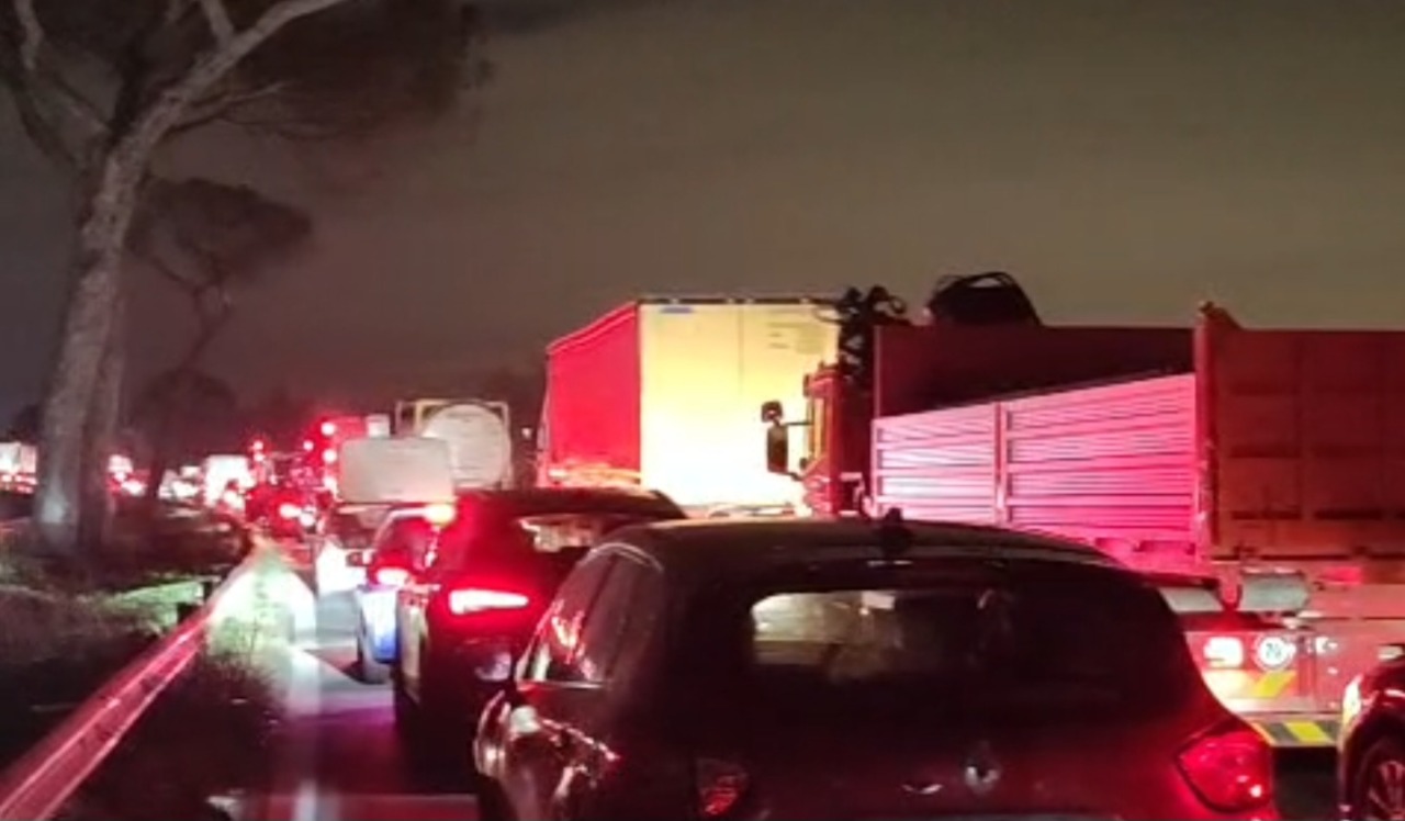 Incubo Pontina, file chilometriche per un tamponamento tra tir