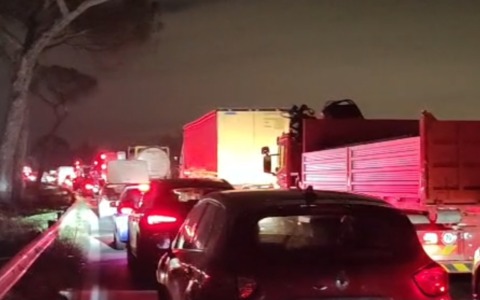 Incubo Pontina, file chilometriche per un tamponamento tra tir