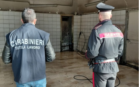 Lavoratore in nero nell’autolavaggio, attività sospesa e multe da 25.000 euro
