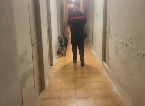 Laboratorio della droga in cantina, per un 53enne scatta l’obbligo di presentazione alla Polizia Giudiziaria