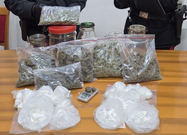 Scoperto il bazar della droga, arrestato un uomo di 33 anni