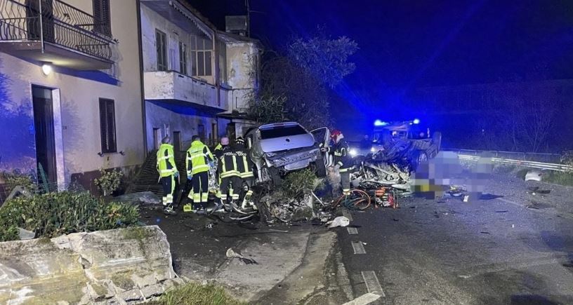 Scontro fra due auto, muoiono Andrea Lombardi di 18 anni e Luigi Ferrante di 40 anni