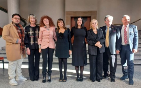 Lo spettacolo teatrale “We Breast_dalla cura al prendersi cura”