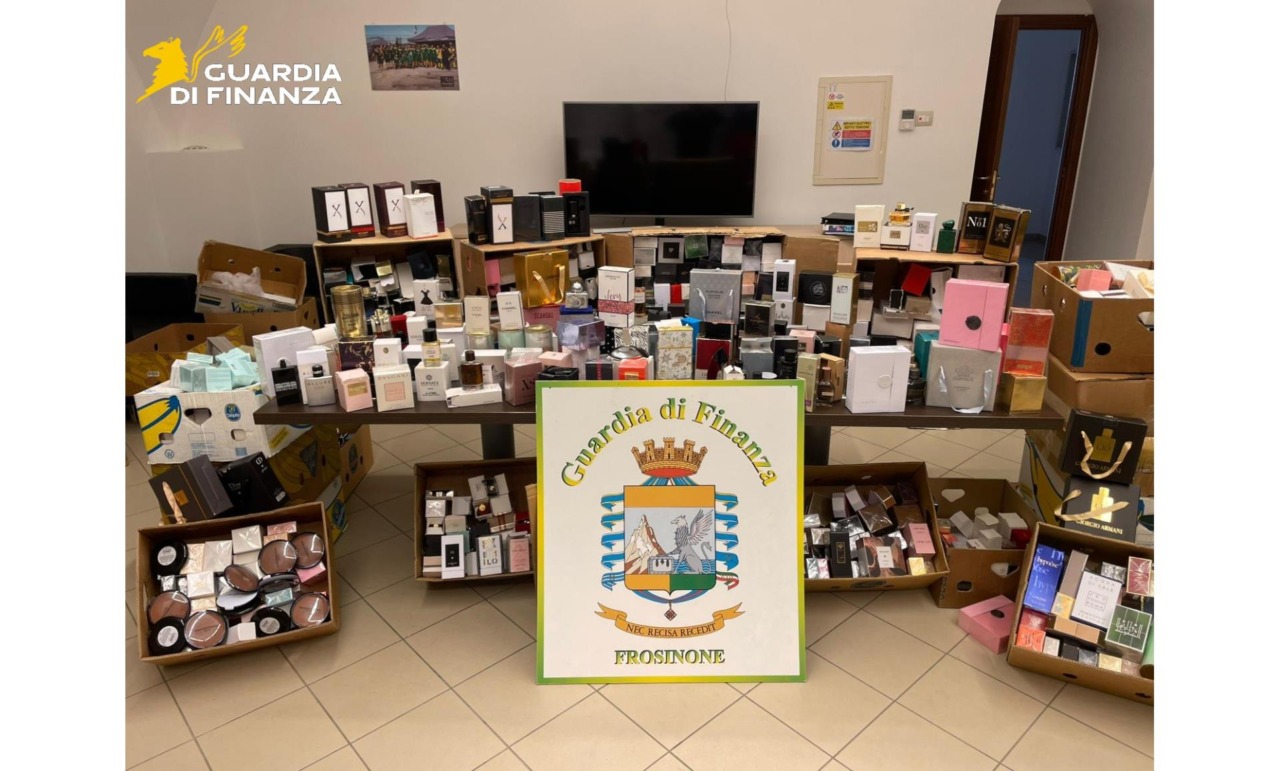 Sequestrate oltre 1.100 confezioni di profumi e cosmetici contraffatti