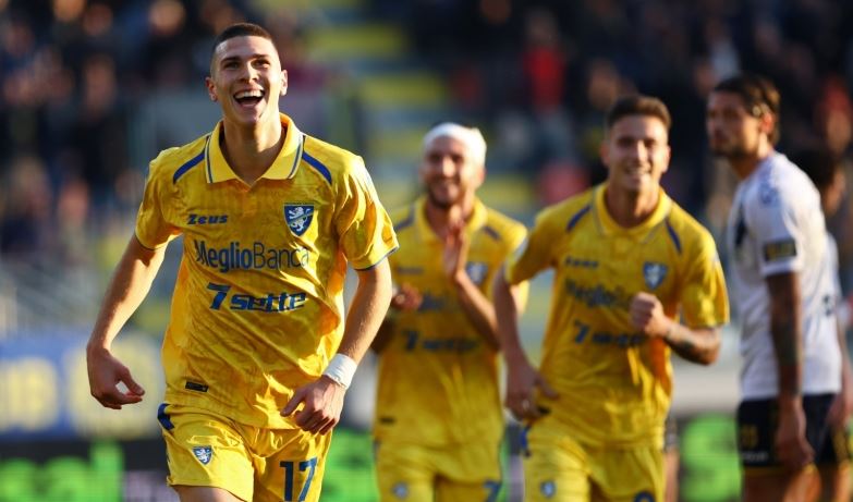Frosinone – Juve Stabia 3-0. Agganciato il Monza al comando