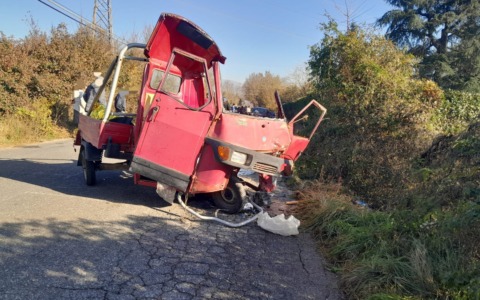 Scontro tra un’auto e un’Ape car, morto un uomo di 76 anni