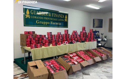 Luminarie e addobbi natalizi non a norma, sequestrati 140.000 articoli