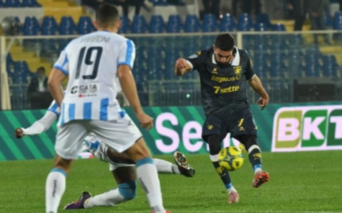 Frosinone di rimonta (1-2), espugna Pescara e guarda tutti dall’alto