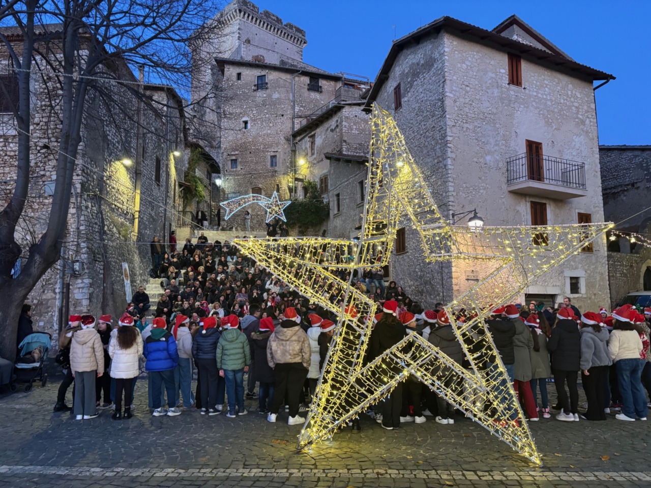 “Favole di Natale”: la casa di babbo natale, mercatini, mostre, animazione e poesie