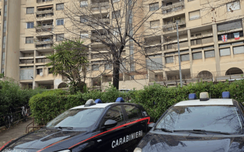 Occupavano abusivamente un appartamento all’interno del “Colosseo” dal 2007