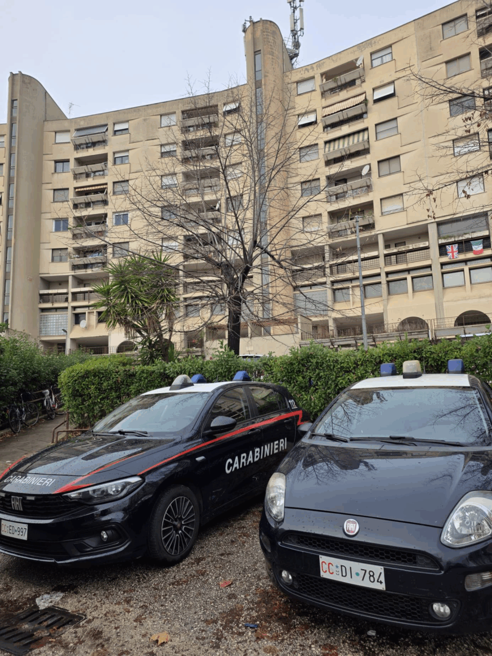 Occupavano abusivamente un appartamento all’interno del “Colosseo” dal 2007