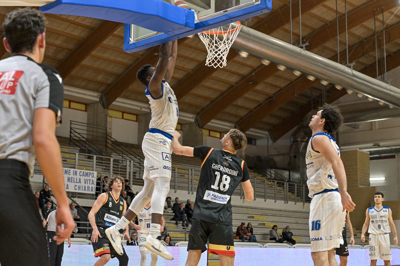 La Benacquista Latina supera San Severo. 90 a 72