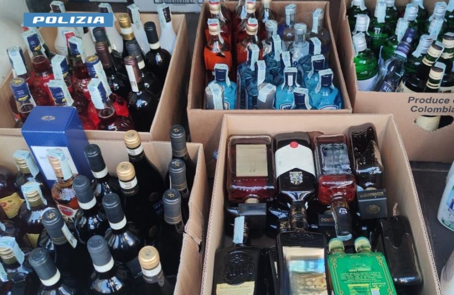 Rubano oltre 100 bottiglie di vino e liquori, due denunce
